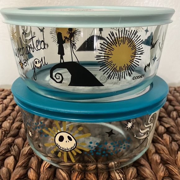 2 Nightmare Before Christmas Disney Pyrex storage containers. each holds 4 cups. - Picture 5 of 5